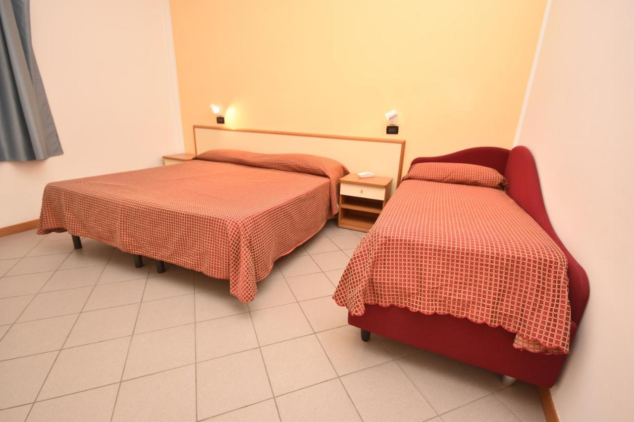 Hotel Thea بيلاريا-إيجيا مارينا المظهر الخارجي الصورة