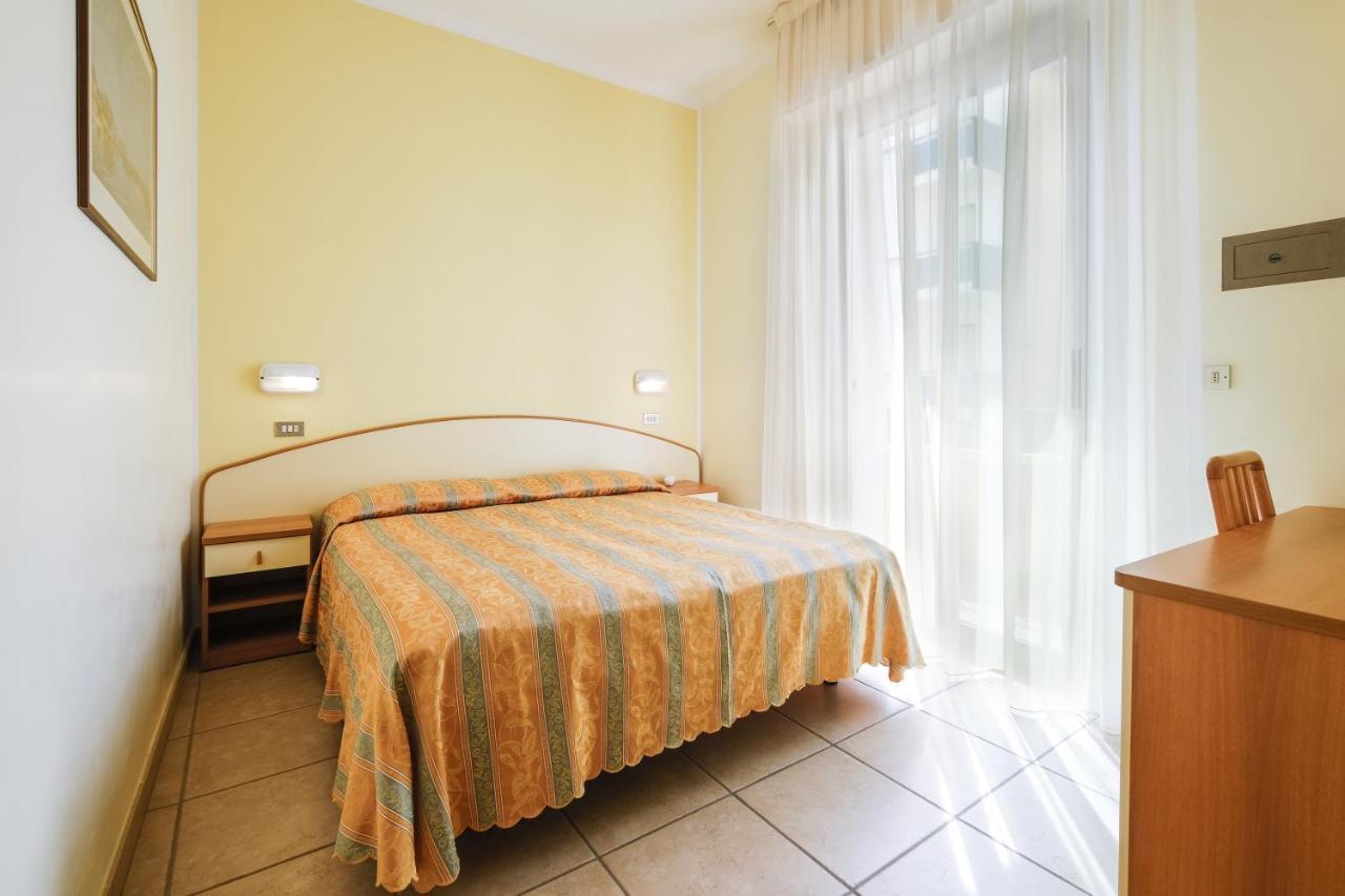 Hotel Thea بيلاريا-إيجيا مارينا المظهر الخارجي الصورة