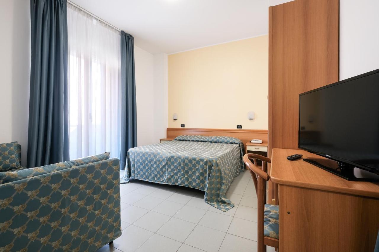 Hotel Thea بيلاريا-إيجيا مارينا المظهر الخارجي الصورة
