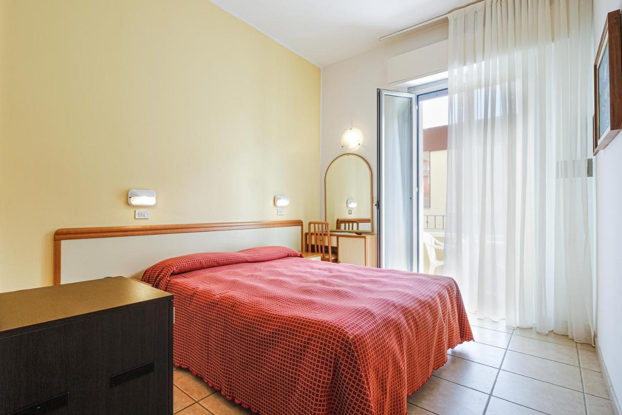 Hotel Thea بيلاريا-إيجيا مارينا المظهر الخارجي الصورة