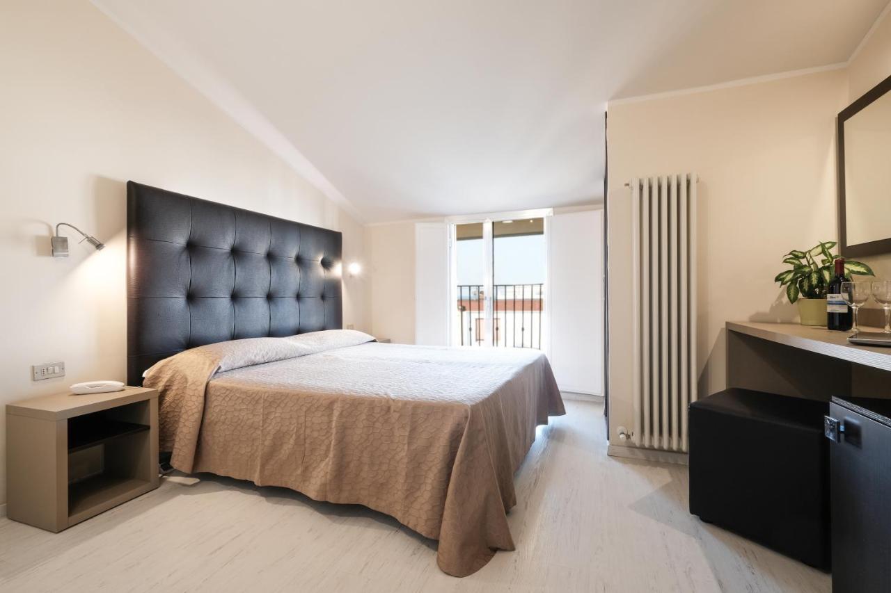 Hotel Thea بيلاريا-إيجيا مارينا المظهر الخارجي الصورة