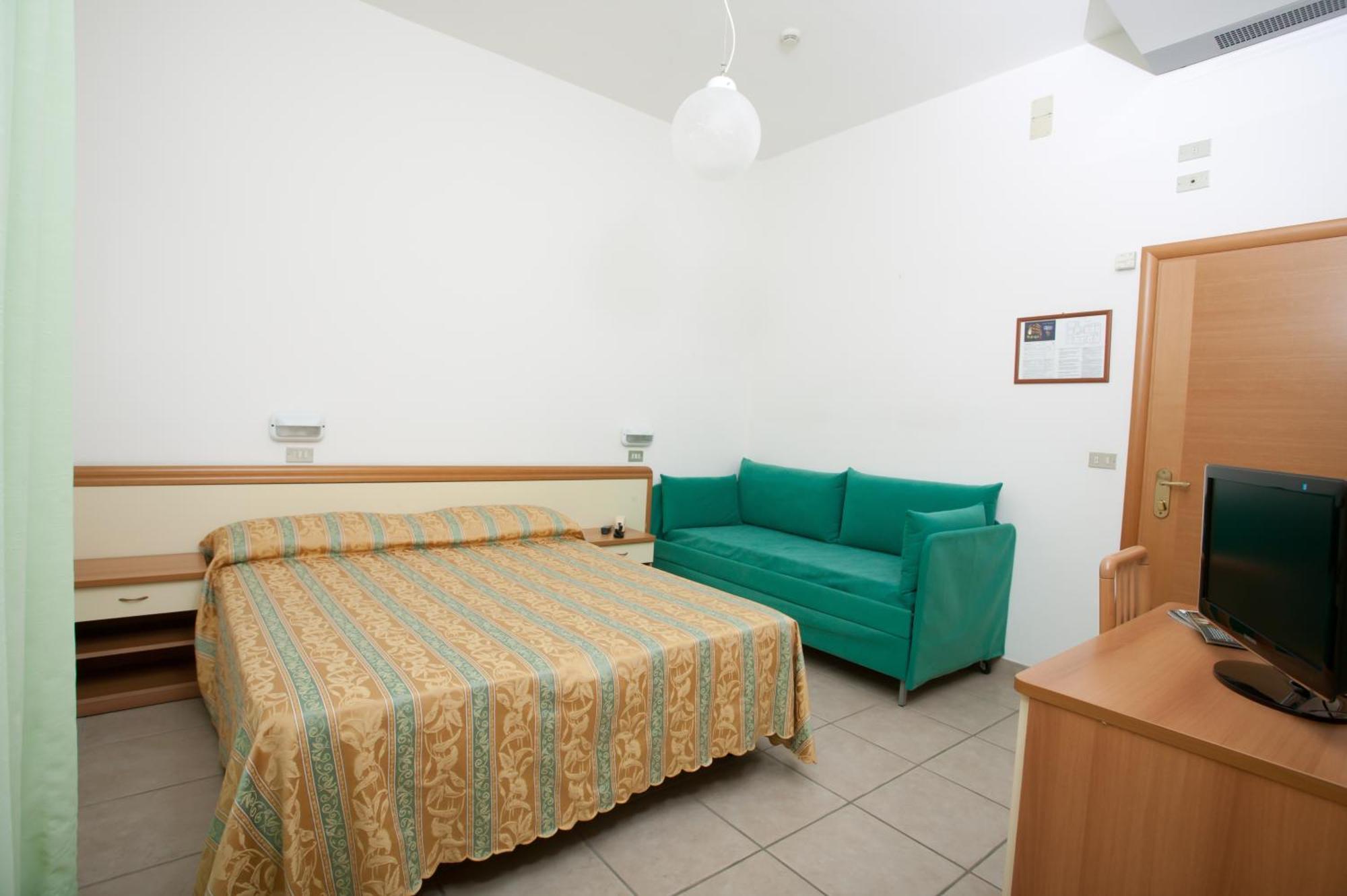 Hotel Thea بيلاريا-إيجيا مارينا الغرفة الصورة