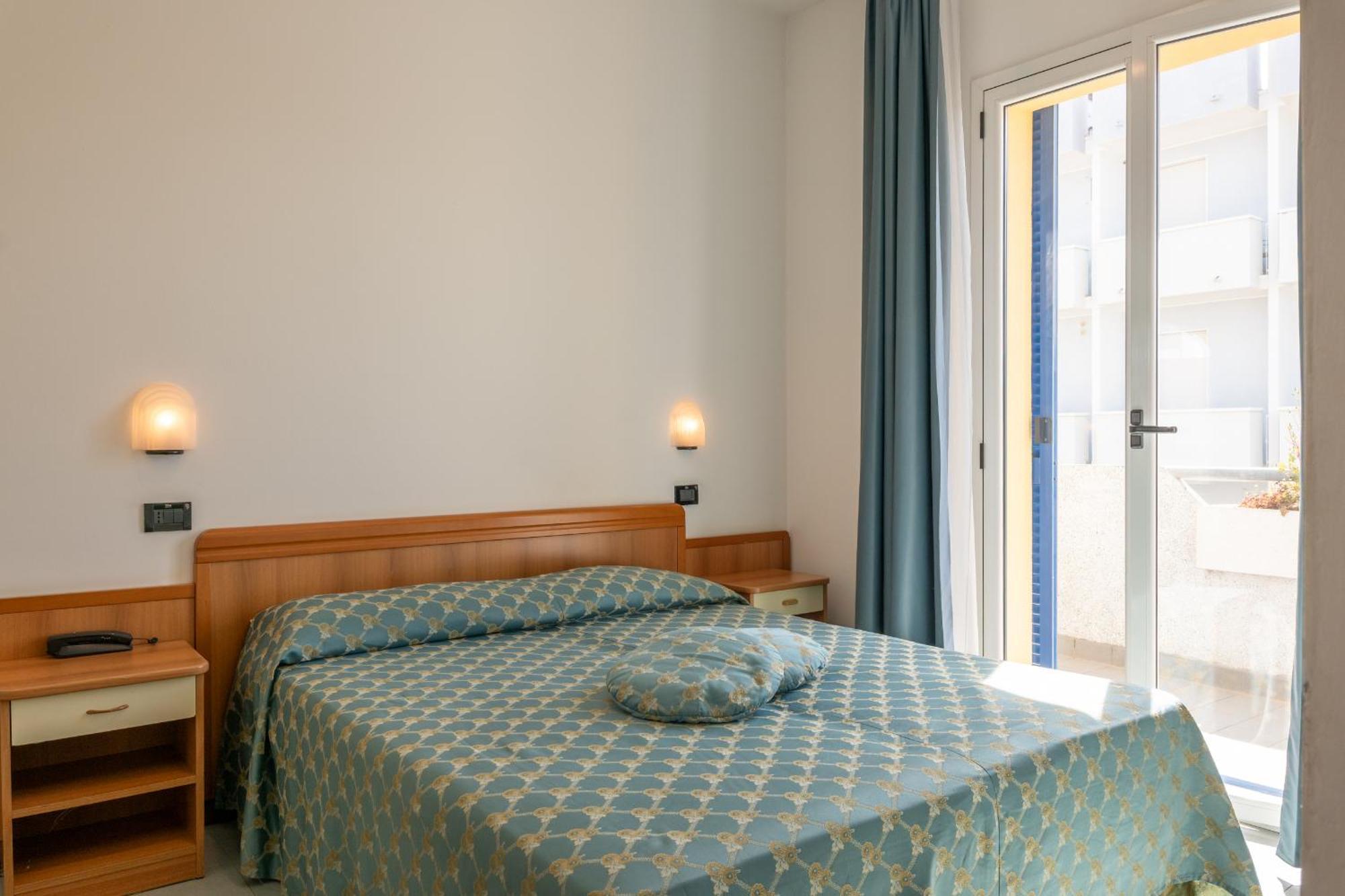 Hotel Thea بيلاريا-إيجيا مارينا المظهر الخارجي الصورة