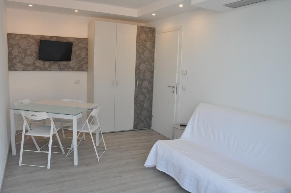 Hotel Thea بيلاريا-إيجيا مارينا المظهر الخارجي الصورة